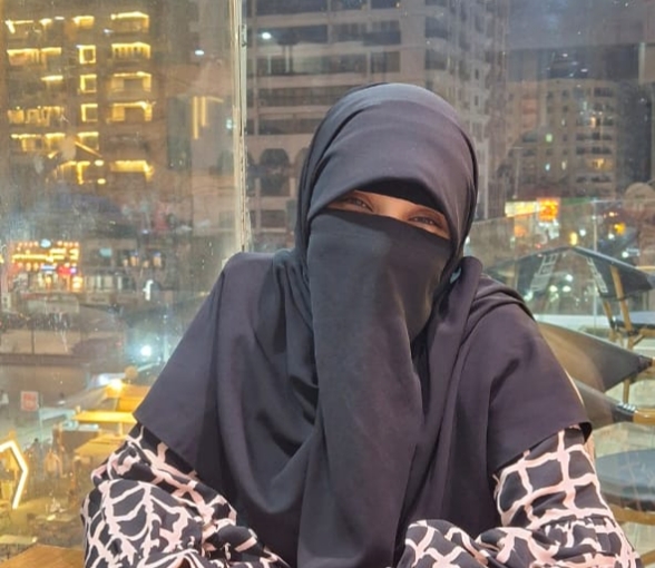 منة الله حسين محمد (معلمة علوم بالعربي)